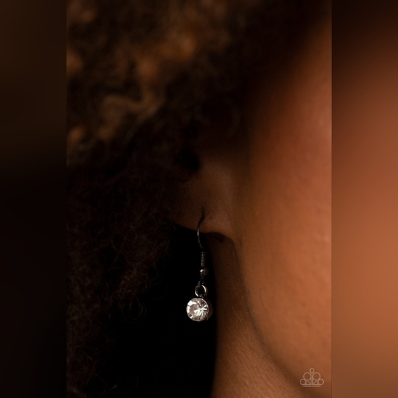 Unrivaled Sparkle Necklace - Picture 2 of 3